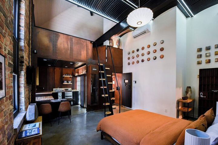 Room 4 of 11
