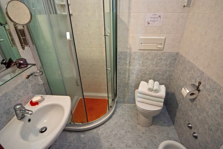 Room 12 of 14