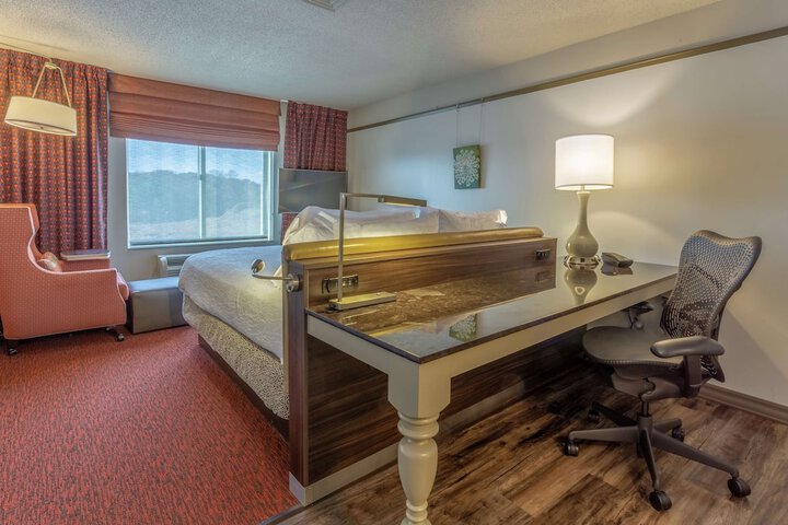 1 King Bed (5 of 15)