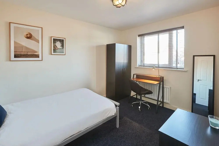 Room 6 of 14