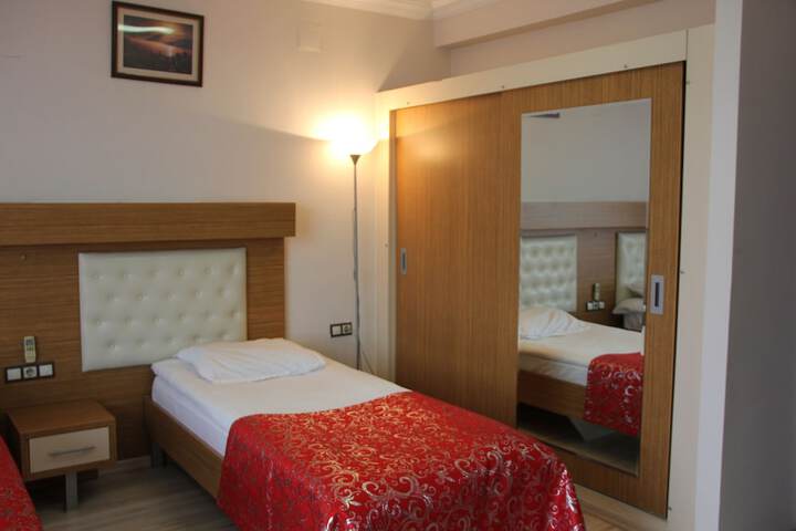 Room 7 of 25