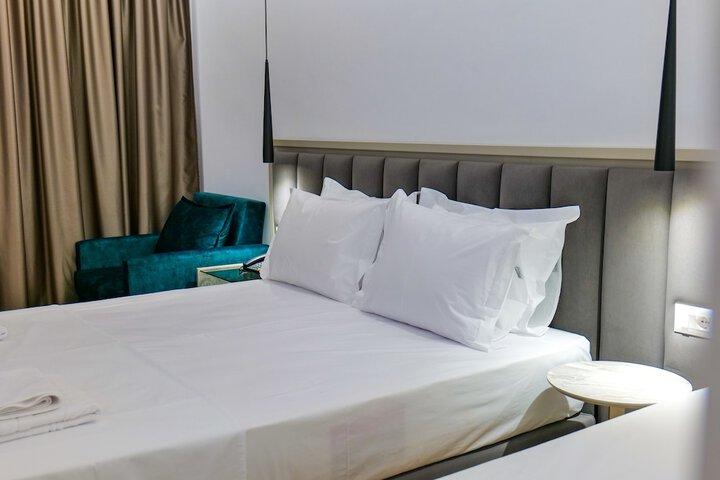 Room 25 of 102