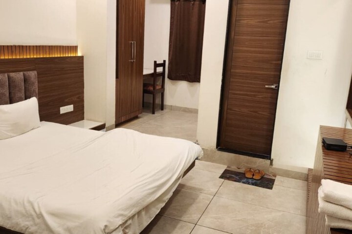 Room 2 of 12