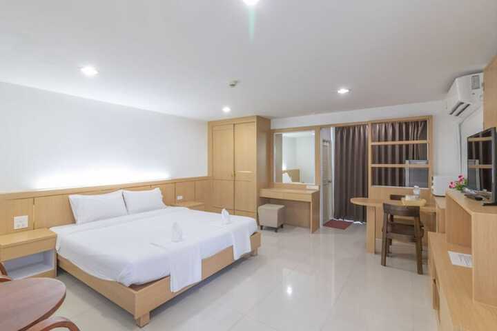 Room 10 of 17