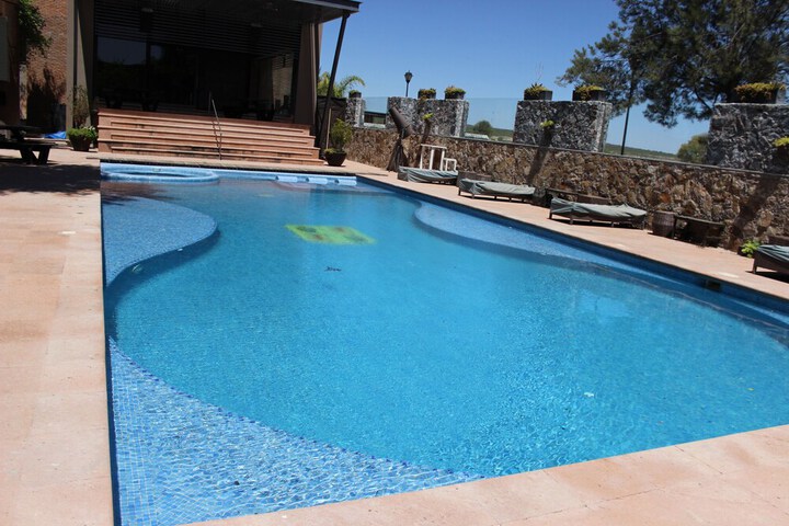 Pool 44 of 73
