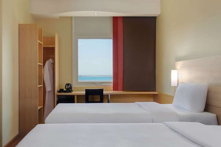 Room 10 of 85