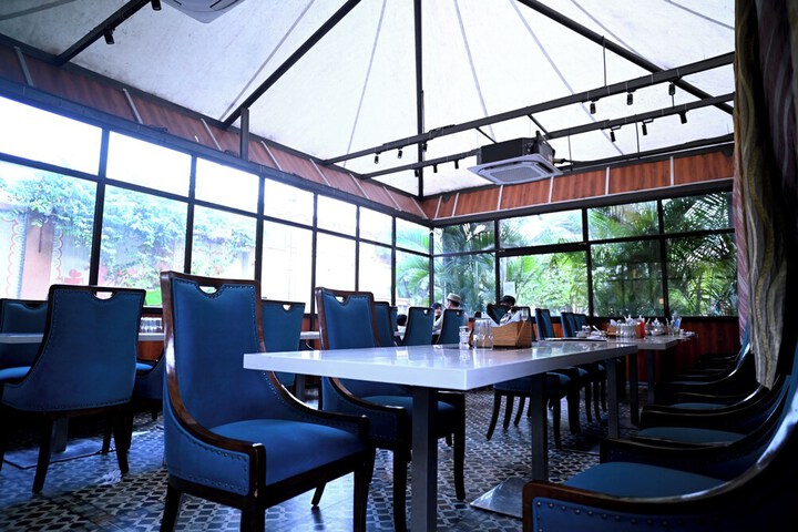 Dining 14 of 17