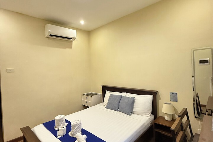 Room 8 of 37