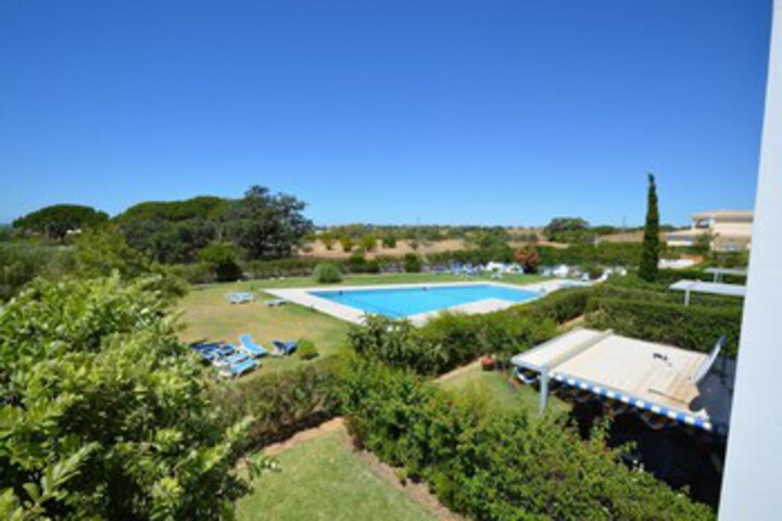 House With one Bedroom in Porches With Wonderful sea View, Pool Access, Enclosed Garden