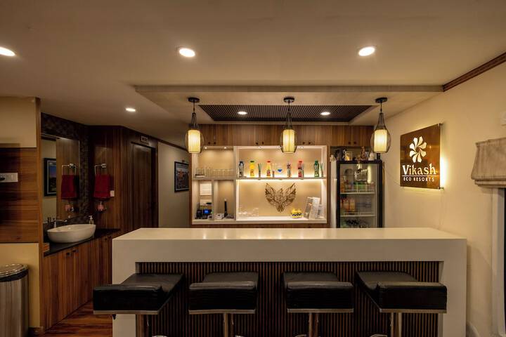 Lounge 13 of 19