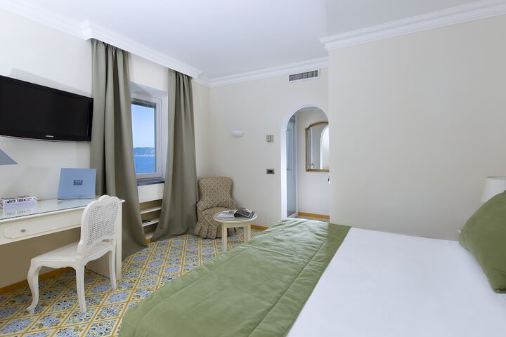 Room 15 of 125