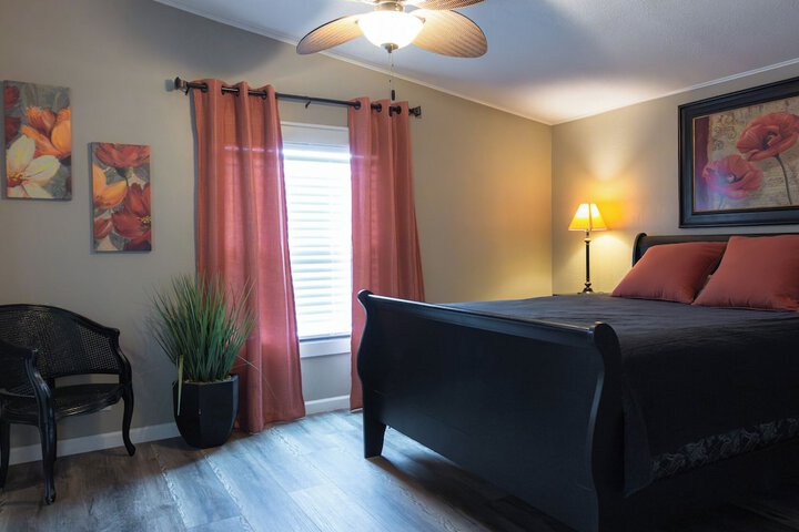 Room 100 of 917