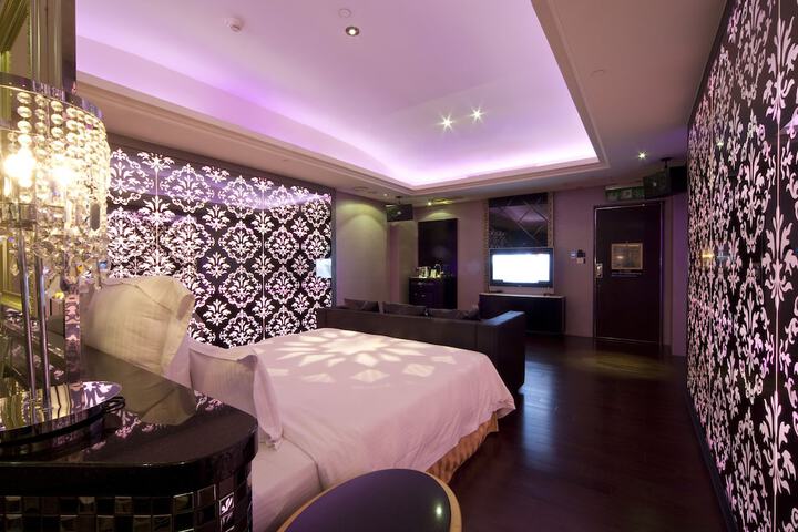 Room 6 of 55