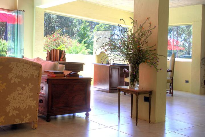 Lounge 92 of 118