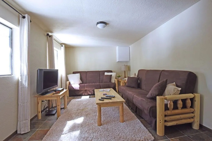 Room 9 of 13