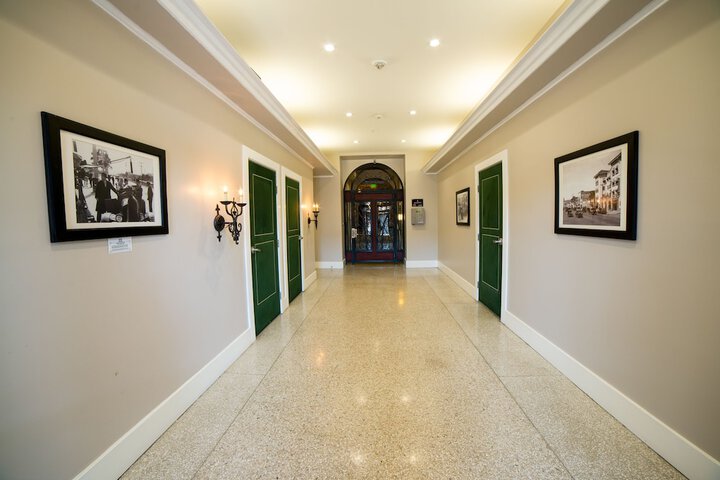 Ballroom/Hall 43 of 44