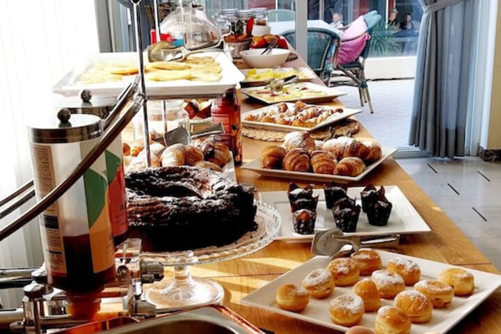 Breakfast/Coffee Service 22 of 28