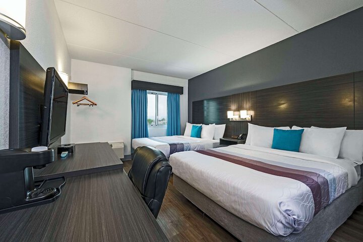 1 Queen Bed (4 of 9)