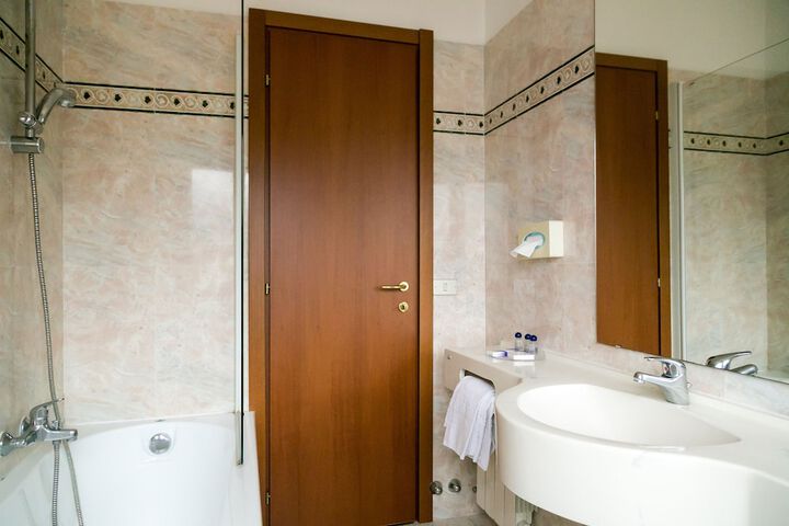 Room 35 of 64