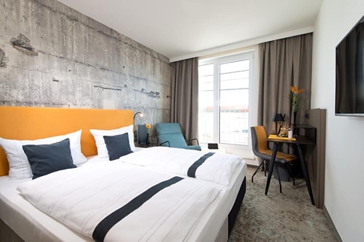 Room 10 of 52