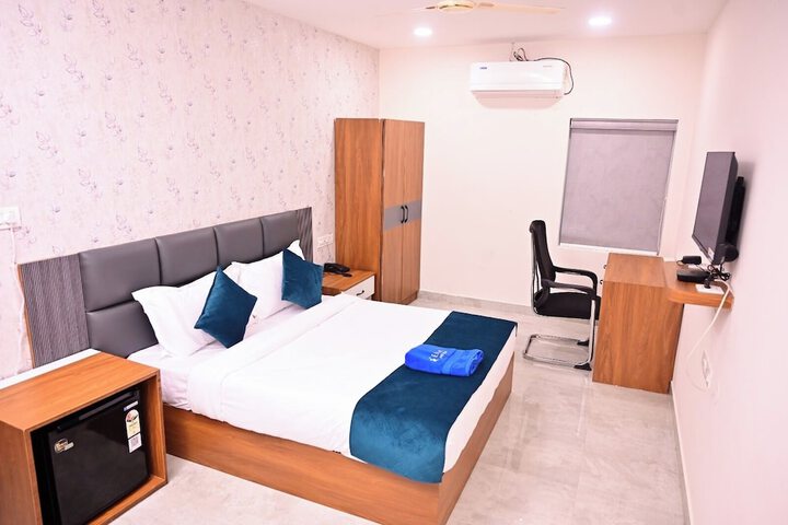 Room 4 of 18