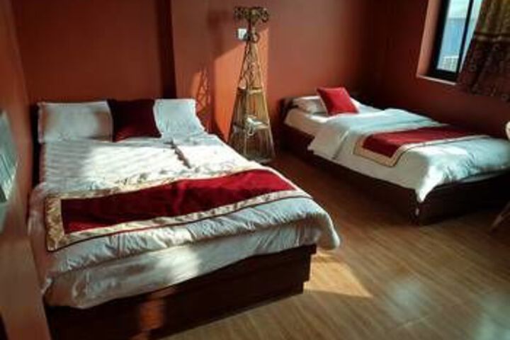 Room 8 of 18