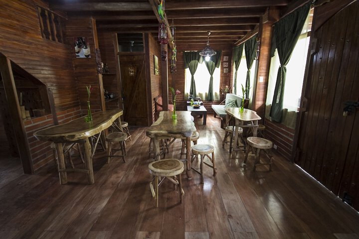 Lounge 92 of 160