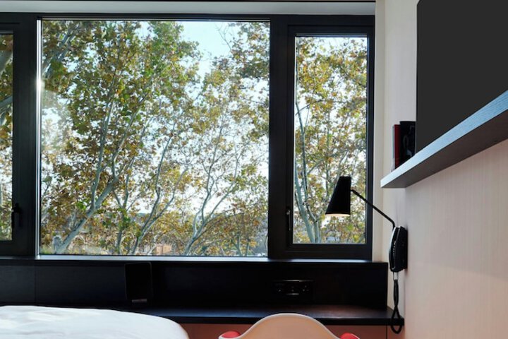 Room 33 di 70