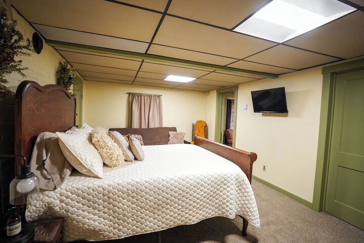 Room 38 of 230