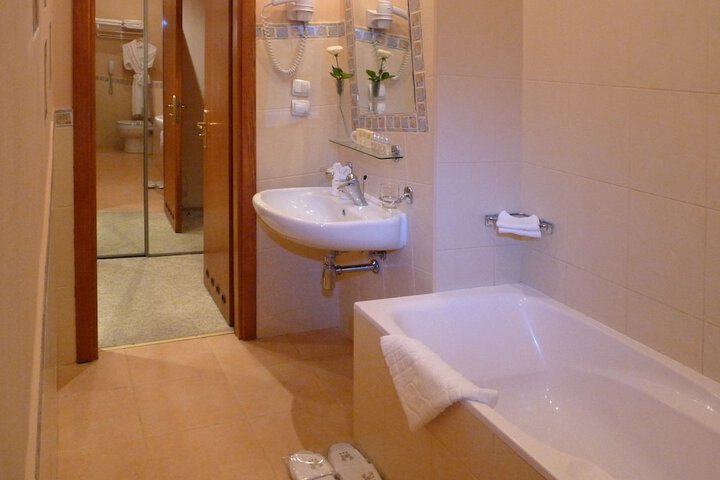 Room 50 of 110
