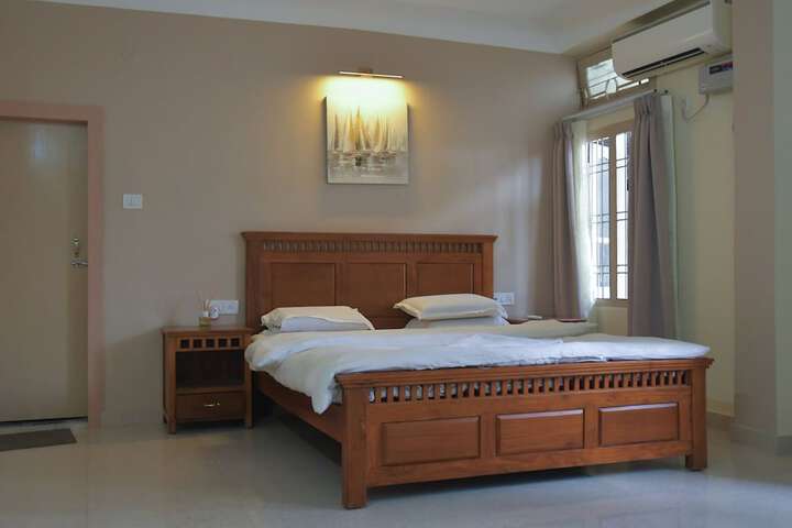 Room 6 of 11