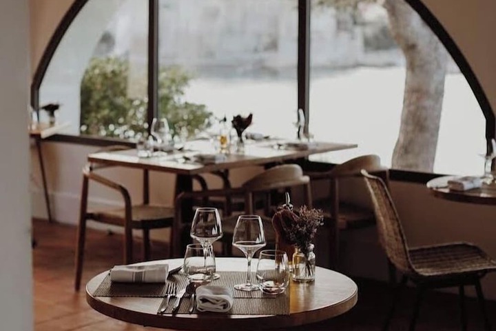 Dining 29 of 51