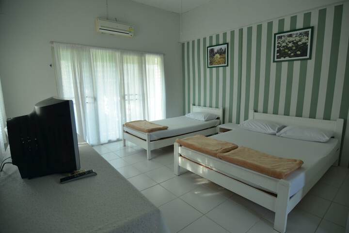 Room 9 of 36