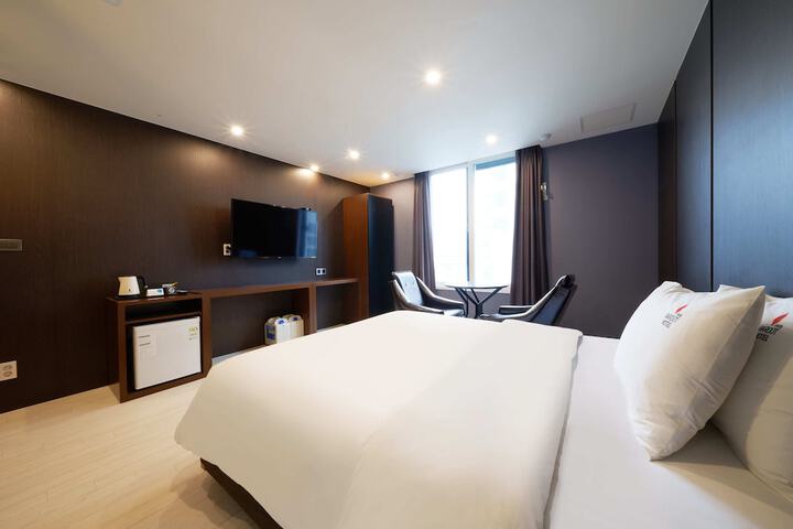 Room 33 of 87