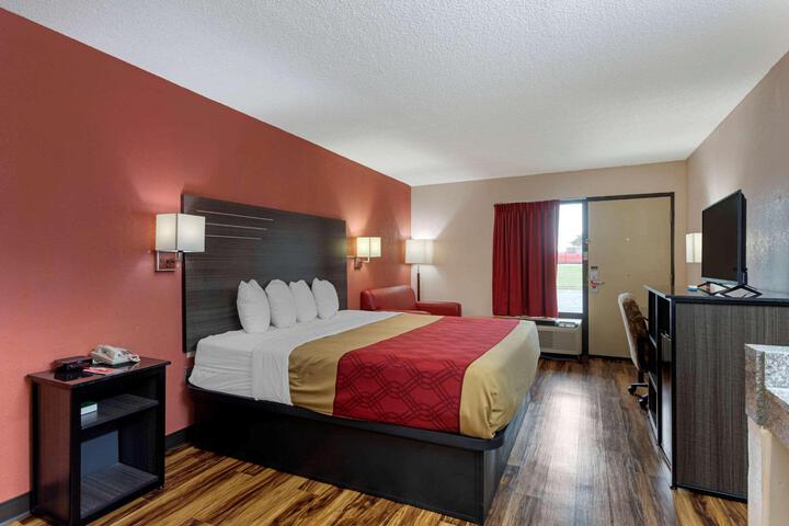 1 King Bed (30 of 33)