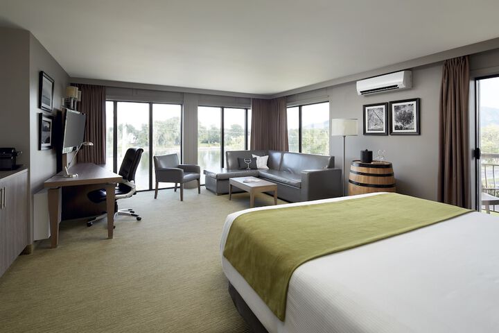 1 King Bed (3 of 18)