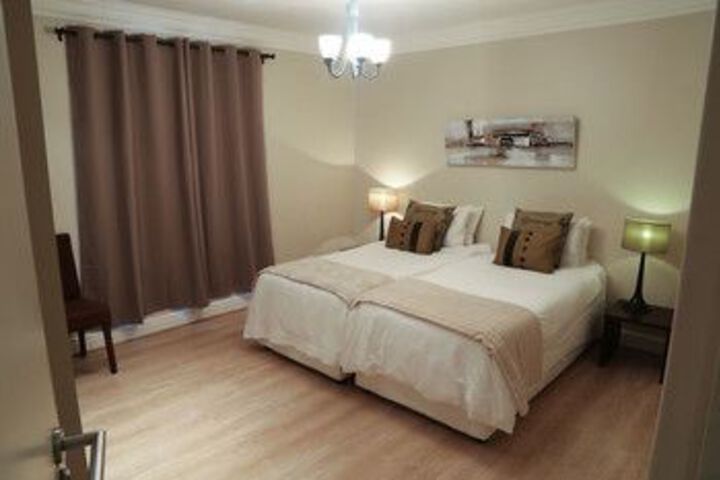 Room 4 of 12