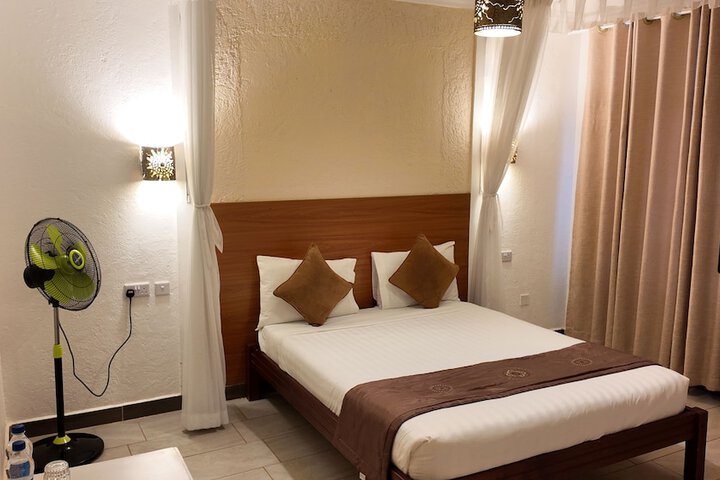 Room 11 of 37