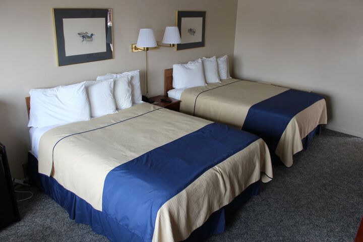 1 Queen Bed (1 of 20)