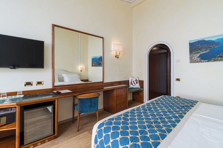 Room 14 of 64