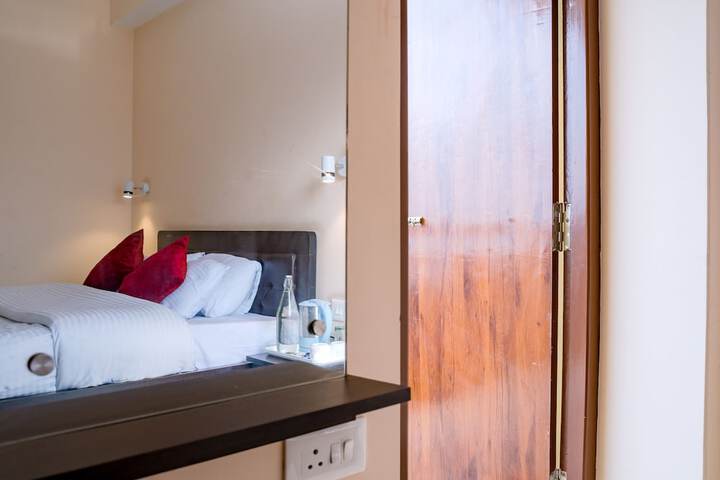Room 73 of 78