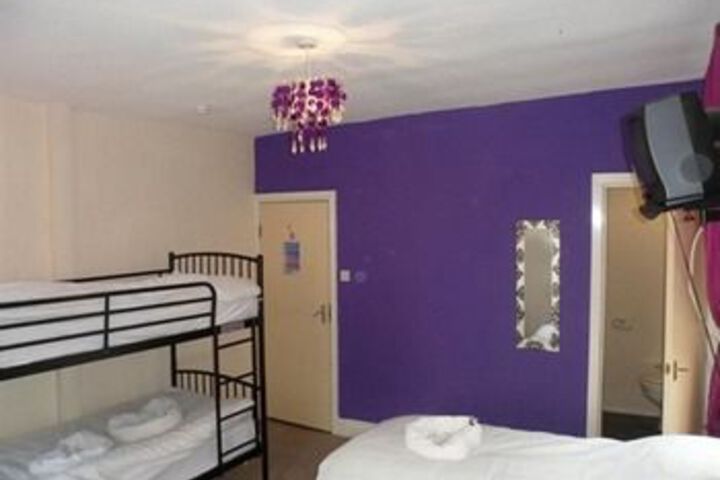 Room 7 of 10