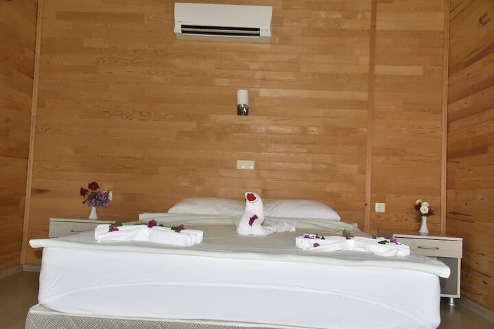 Room 6 of 26