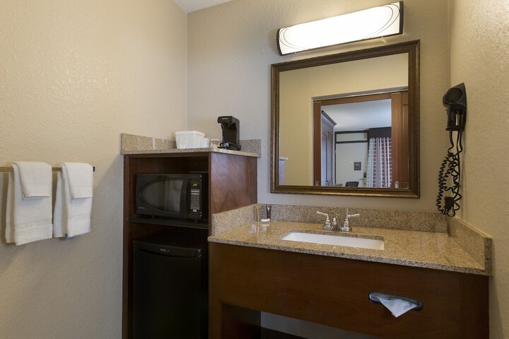 Deluxe Double Room with 2 Double Beds (18 of 21)