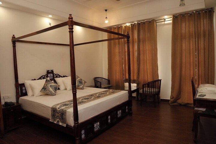 Room 27 of 49