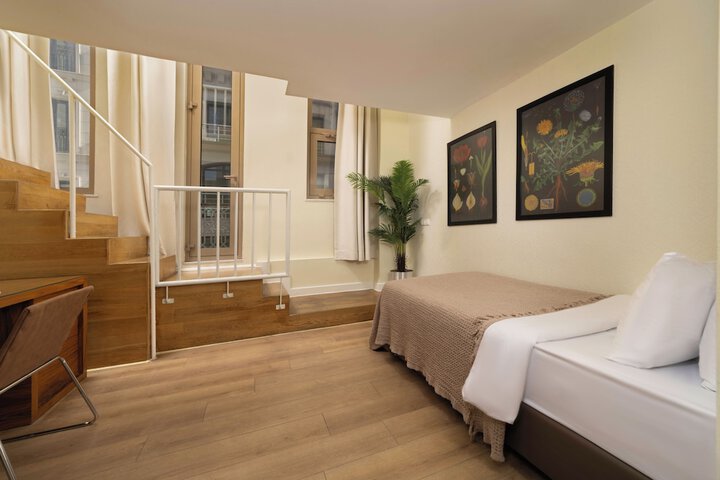 Room 15 of 63