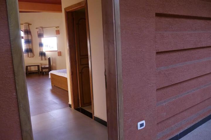 Room 9 of 28