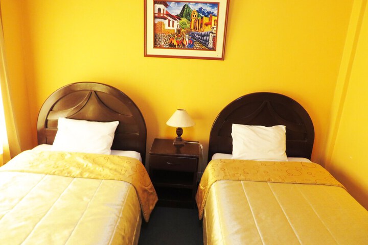 Room 9 of 10