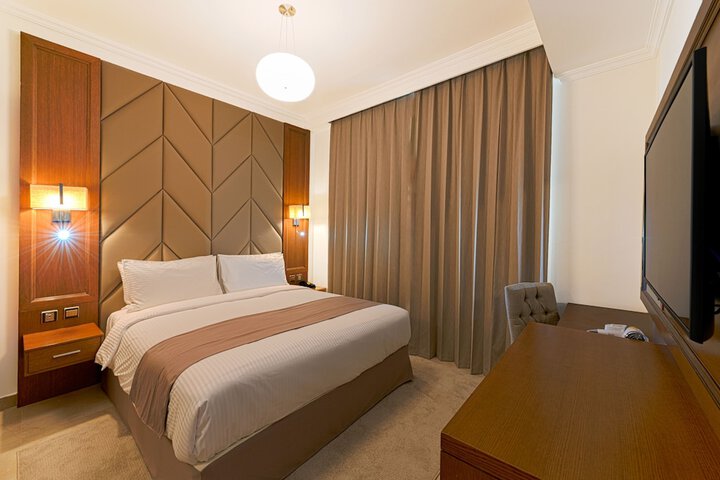 Room 8 of 30
