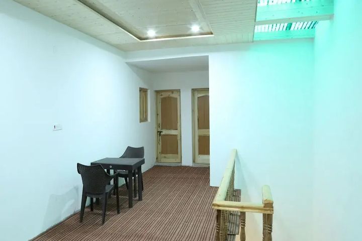 Room 9 of 11
